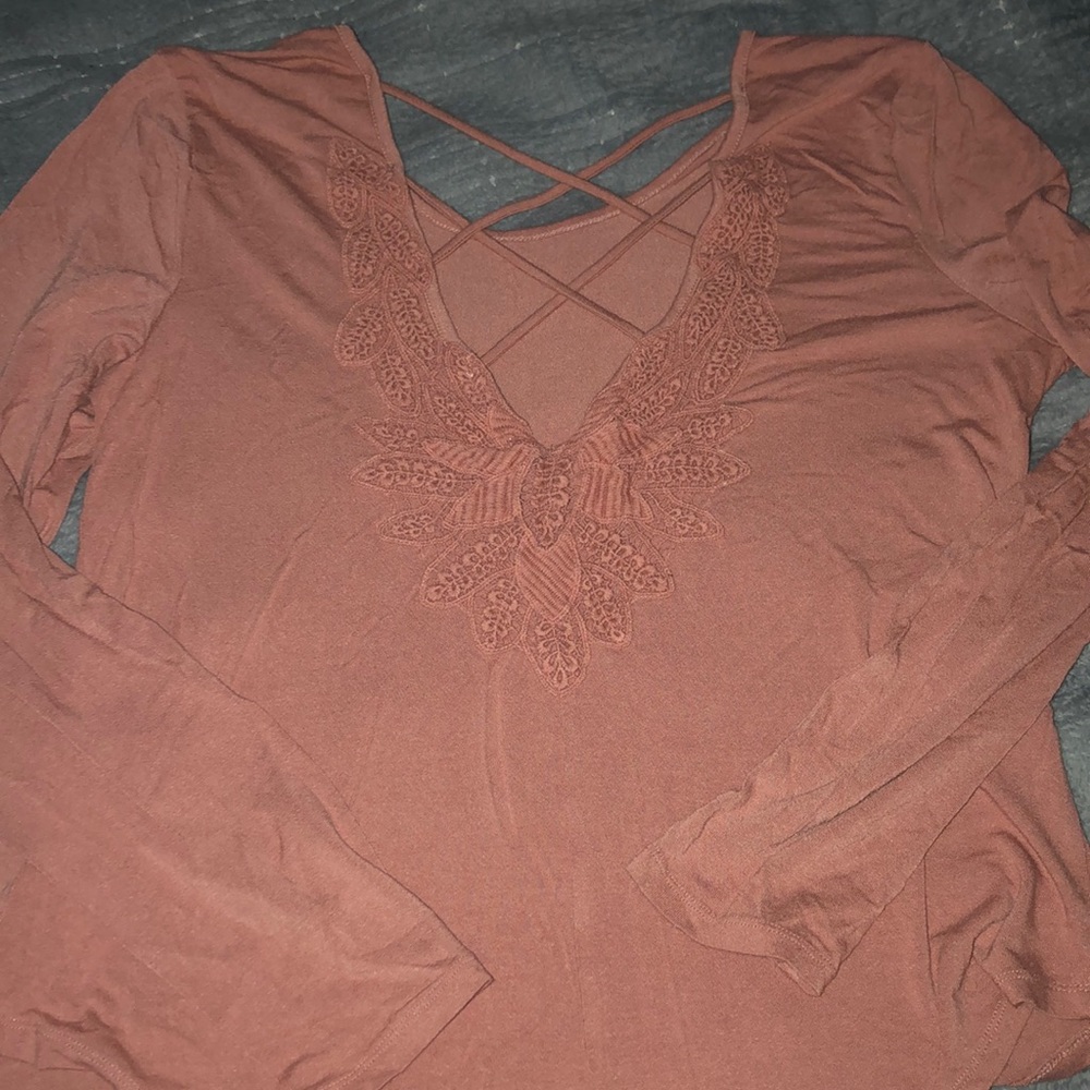 Mauve long sleeve criss-cross back shirt